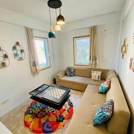 Deniz Manzarali Tripleks Tas Hotel
